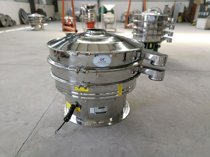 全不銹鋼振動(dòng)篩整機(jī)采用不銹鋼拋光而成，干凈衛(wèi)生，可避免原料被污染